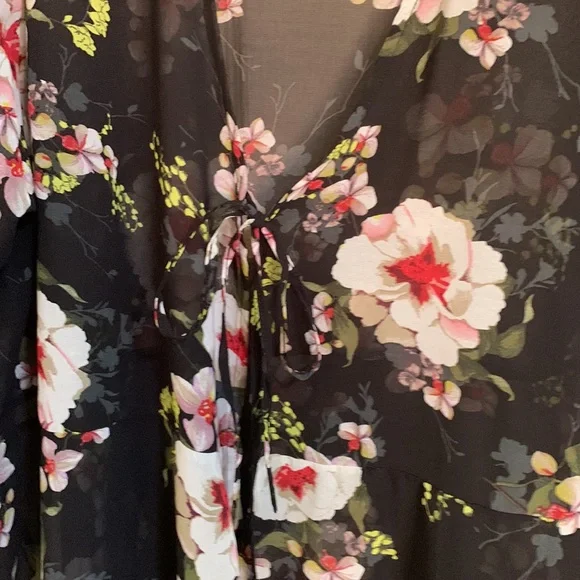 BEME BLACK FLORAL TIE 3/4 SLEEVE FLARE CUFF TIE COVER UP SHIRT SIZE 20 - Picture 4 of 9